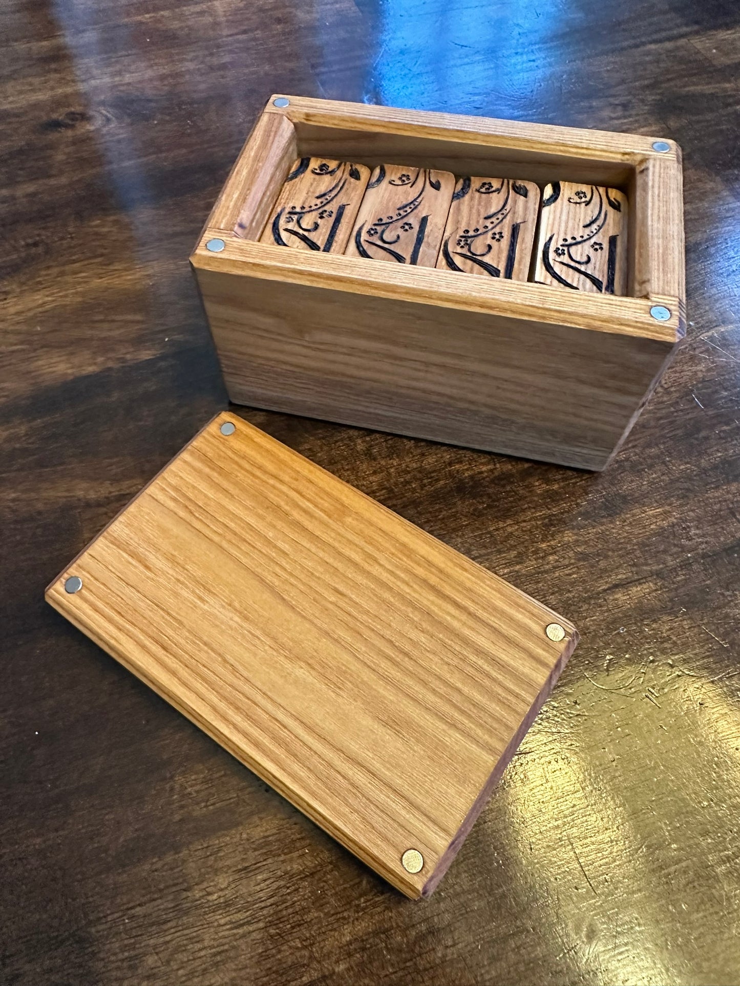 Ash Domino Box