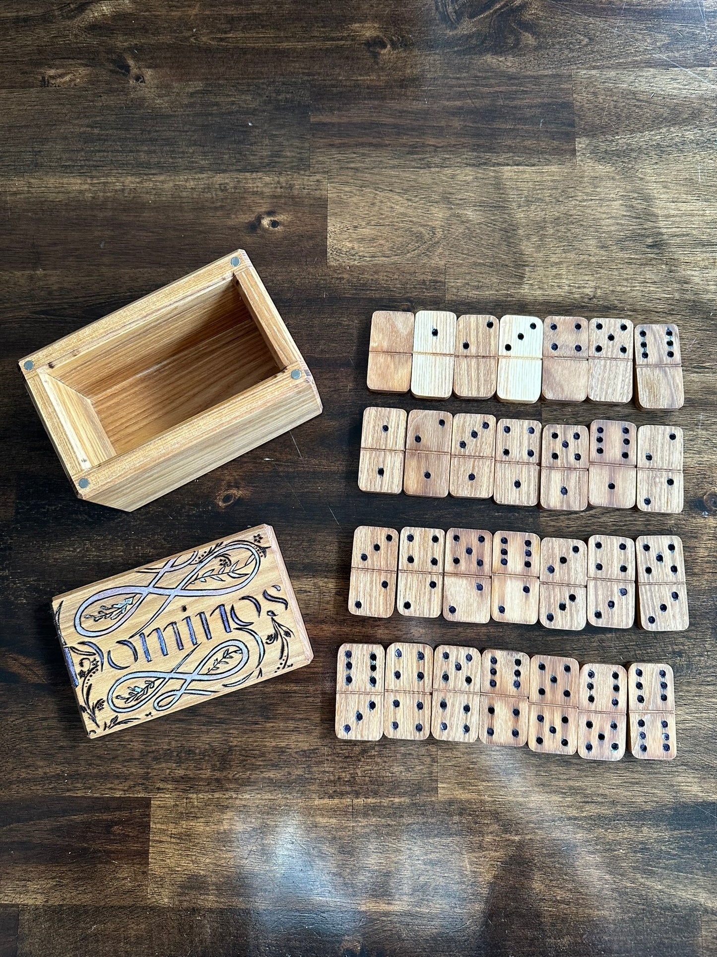 Ash Domino Box
