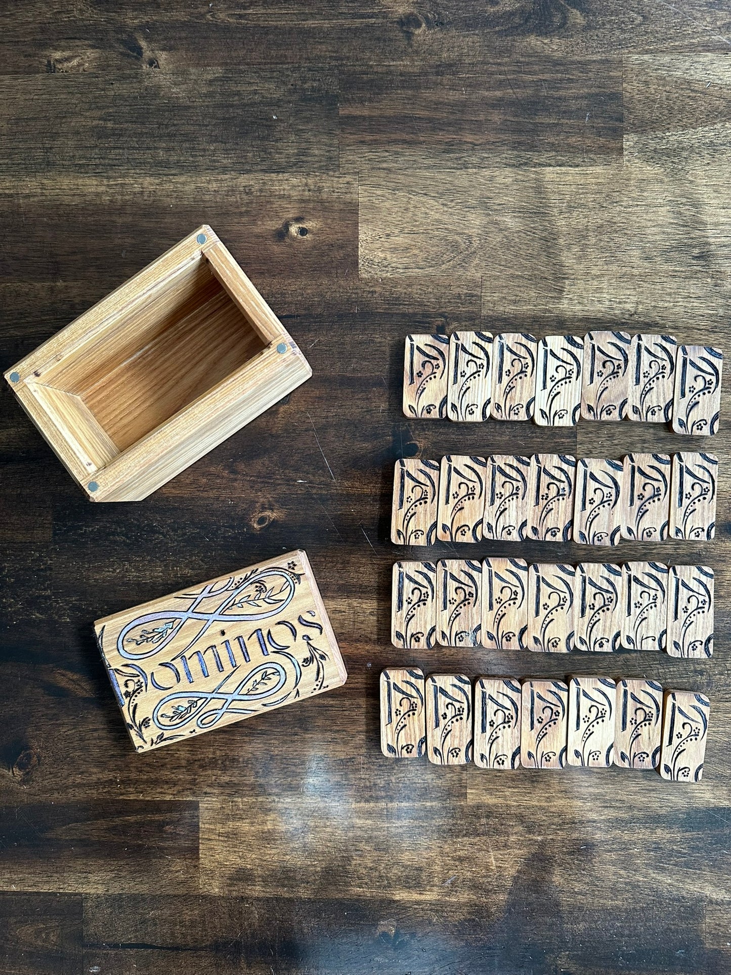 Ash Domino Box